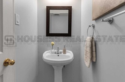3 Bedroom Freehold Townhome - Downtown Brampton