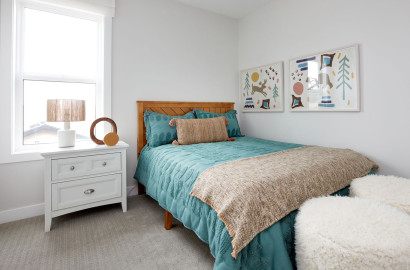 Laned Detach Home - SW Calgary Laned Detach Home - SW Calgary