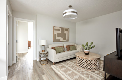 Laned Detach Home - SW Calgary Laned Detach Home - SW Calgary